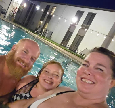 Woodys-pool-and-spa-family
